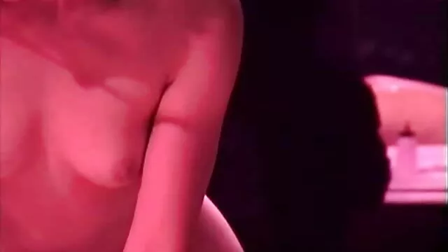 XXX sem registo  Abonia seduz duas lindas filmes eroticos com atrizes famosas raparigas de chapéu