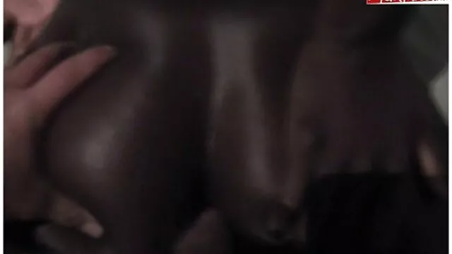 XXX sem registo  Três homens Bron puseram um em todas as fendas. videos eroticos br