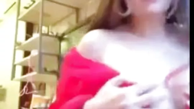 XXX sem registo  O marido da beleza come videos desenhos eroticos pilas no chuveiro.