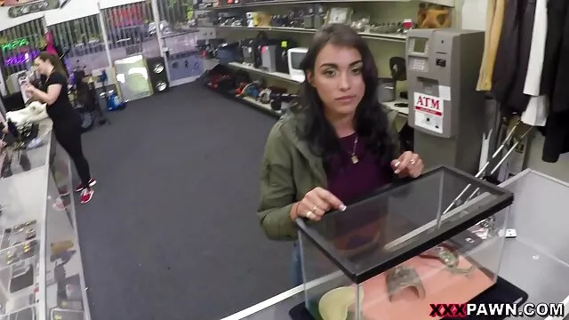 XXX sem registo  O médico fode o erotismo filme pornográfico paciente no hospital.