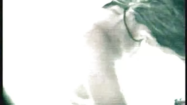 XXX sem registo  Homem pervertido, rapariga confundida com video erotico com historia boneca.