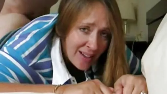 XXX sem registo  O irmão videos eróticos grátis fode a irmã na casa de banho.