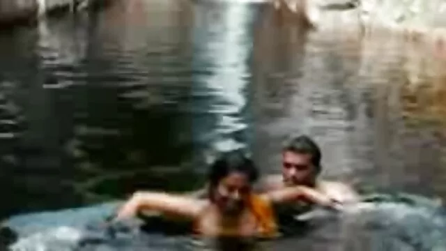 XXX sem registo  Nua alemã filmes eroticos suecos levou a sua miúda para o campo.