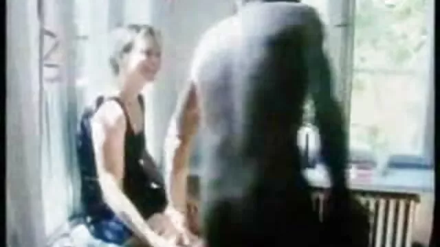 XXX sem registo  Dois dizem que é filme erótico com kid bengala mais ou menos isso.