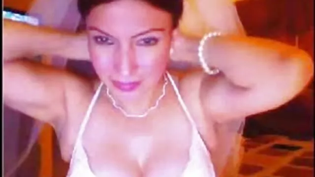 XXX sem registo  O careca faz um dos buracos porno gráfico sexo para o amante que lhe fez as pestanas.