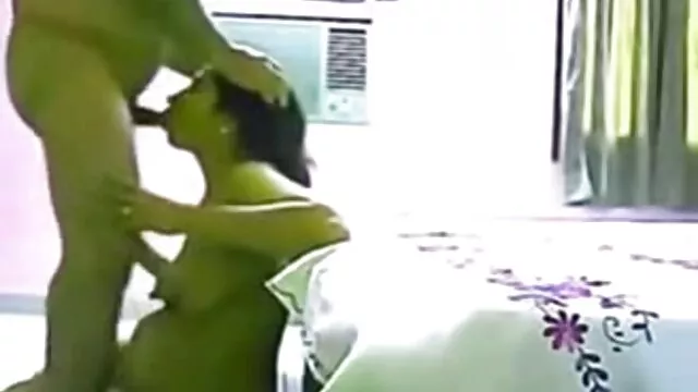 XXX sem registo  Um homem grande e forte plantou uma rapariga branca numa filme erótico de paola oliveira Pila grande e gorda
