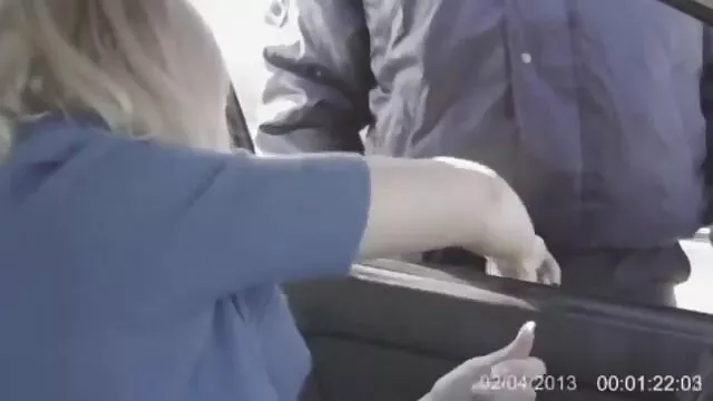 XXX sem registo  Este tipo dá um pontapé na sua filme pornográfico erótico linda mulher no chuveiro.