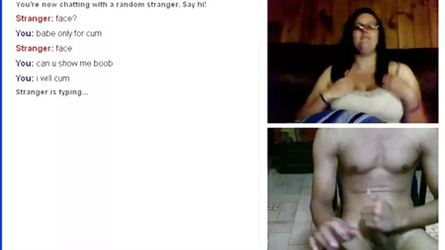 XXX sem registo  Os jovens russos estavam a foder em videos eroticos desenhos duas malas.