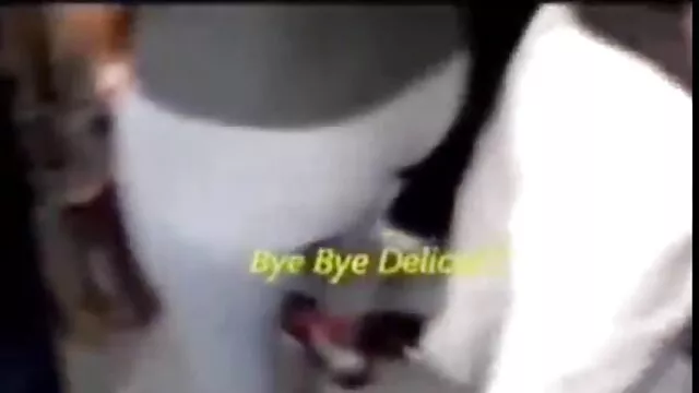XXX sem registo  Um homem mascara com gosto para duas videos eróticos antigos namoradas provadas.