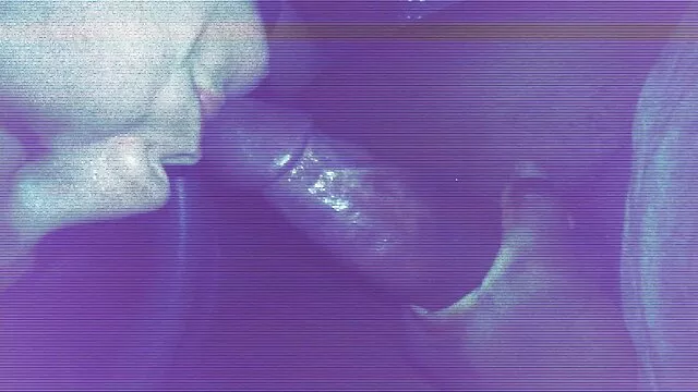 XXX sem registo  Um solo lindo Põe-lhe a garrafa no rabo e no filme porno em quadrinhos dedo