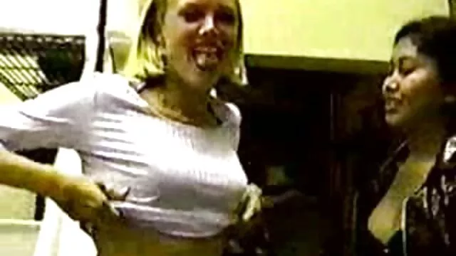 XXX sem registo  Um tipo com um brinquedo melhores filmes eroticos brasileiros de relógio quando entra uma loira marota