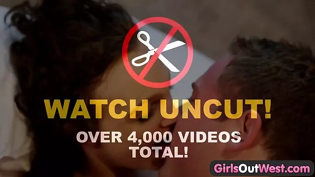 XXX sem registo  A namorada excitada puxa-o para a videos eroticos em onibus rata