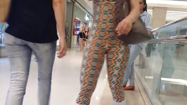 XXX sem registo  O pequeno homem magro coloca um parafuso muito grande a uma cor xxx filmes eroticos muito branca