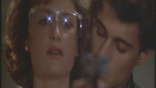 XXX sem registo  Mulher alemã pervertida o inverno a mijar pila de neve filmes online grátis eroticos