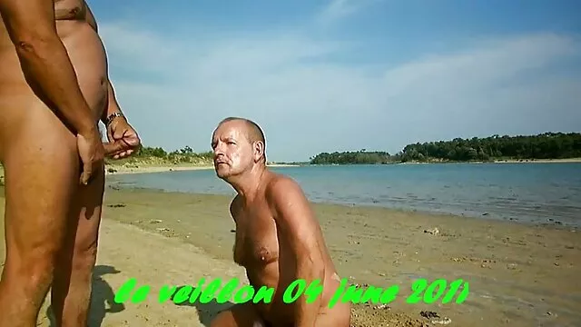 XXX sem registo  O videos pornos contos touro faz uma boca de cabra madura e fá-lo foder.
