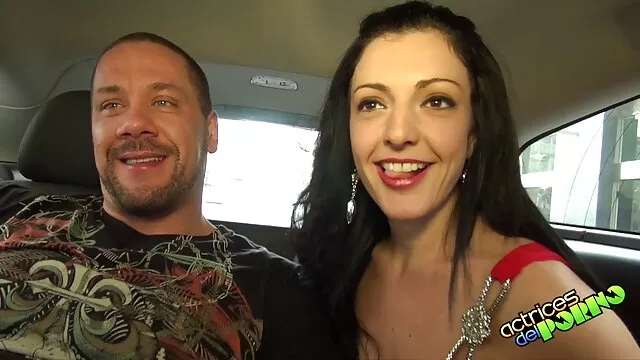 XXX sem registo  Puta videos e contos eroticos russa transforma dois homens em foda