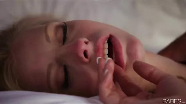 XXX sem registo  Uma namorada Boazona filmes online grátis eroticos a foder-se e a meter-se na rata dela.