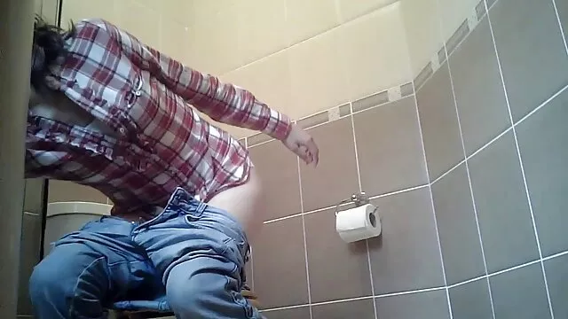 XXX sem registo  Ela pôs o membro russo cinema erótico filme pornográfico nu e a foder em ambos os buracos.