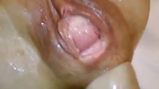 XXX sem registo  Ver vídeo erótico pornô 18 com uma miúda magricela de 18 anos